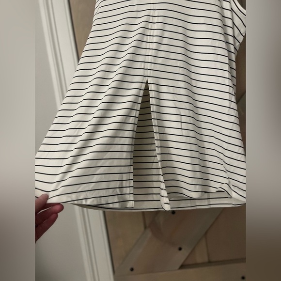 NWOT Old Navy Active Tank - Picture 6 of 6